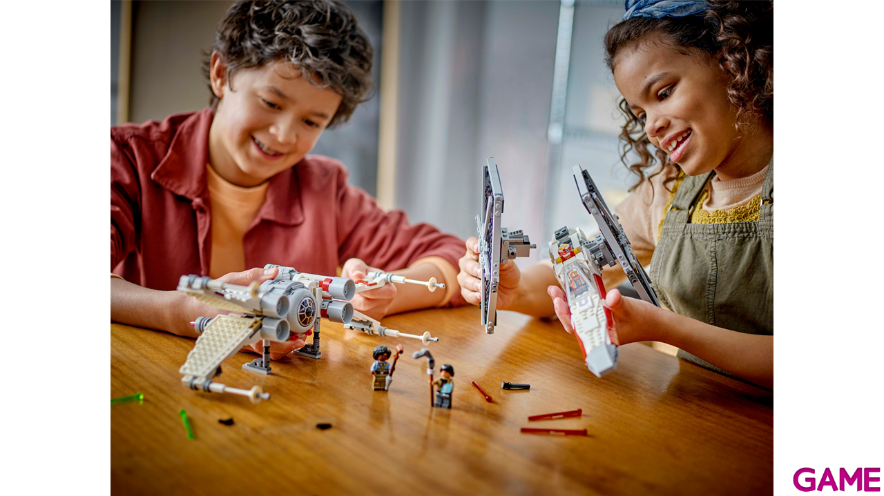 LEGO Star Wars: Caza TIE y Ala-X Fusionados 75393-0
