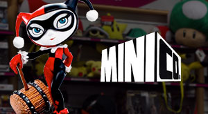 Figuras Minico - Llegan a GAME las figuras Mini Co, una divertida colección de figuras de pequeño tamaño (aproximadamente 13 cm), fabricadas por Iron Studios. Son figuras con gran detalle que destacan por tener la cabeza algo desproporcionada con respecto al cuerpo, y además tienen licencias tan importantes como DC Comics o Jurassic Park. en GAME.es