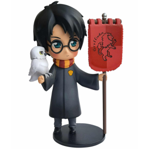 Figura Harry Potter con estandarte y Buho Hedwig de 15 cm para Merchandising en GAME.es