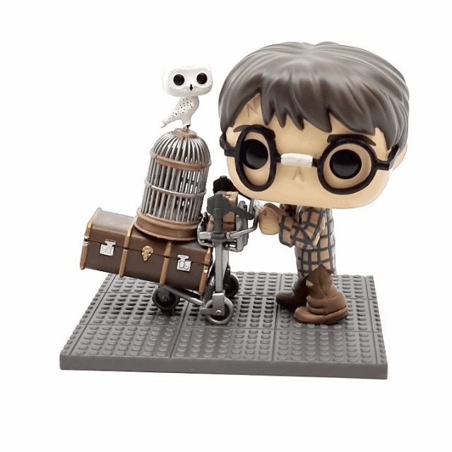 Figura POP Harry Potter Deluxe: Harry Empujando Trolley-360