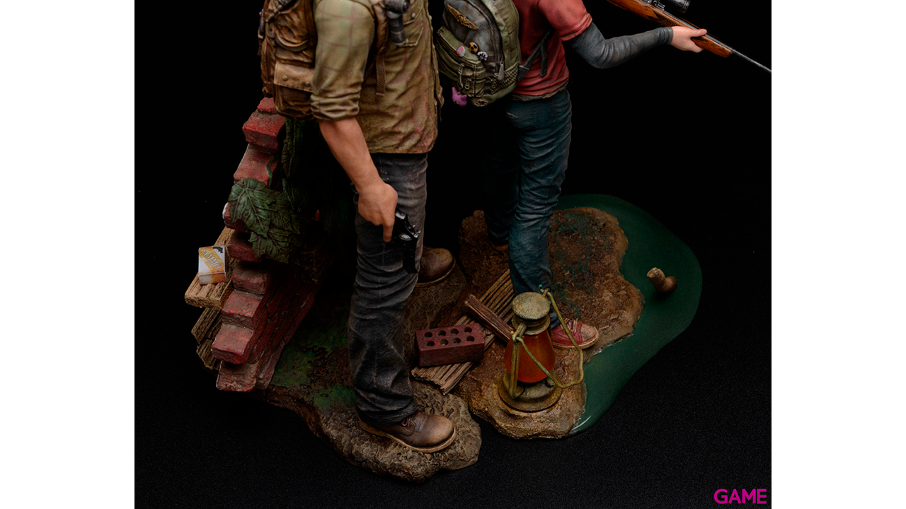 Estatua The Last of Us: Joel y Ellie-9